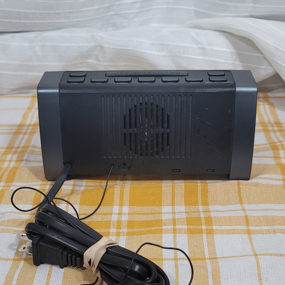 TIMEX T235Y Digital Tuner Alarm Clock Radio Large Display (Tested) - Picture 3 of 6